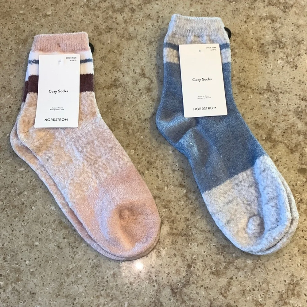 NWT 2 Pair of Nordstrom brand Cozy Socks with no slip bottoms